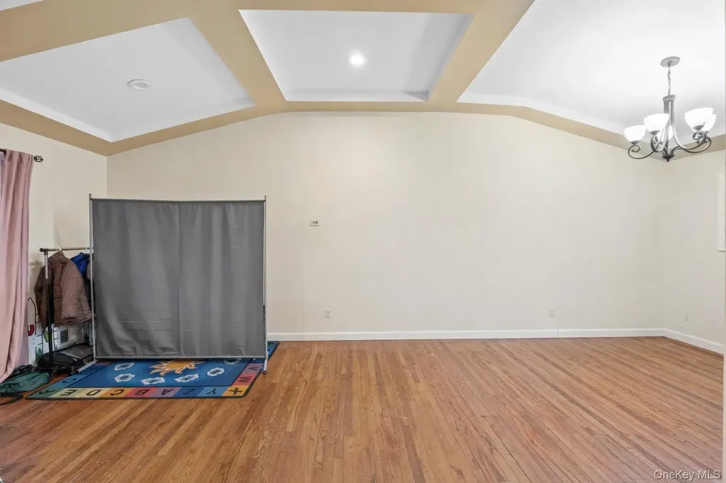 85 Bedford Avenue Freeport NY 11520