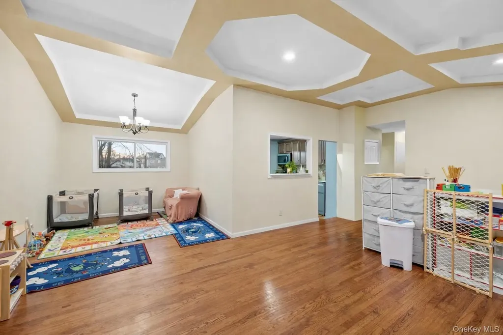 85 Bedford Avenue Freeport NY 11520