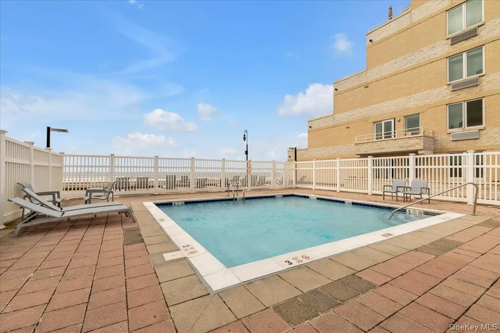 450 W Broadway Long Beach NY 11561
