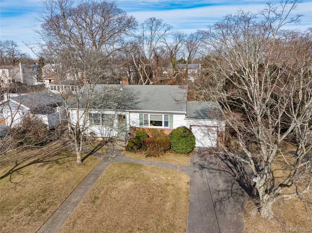 67 Edgewood Road West Islip NY 11795
