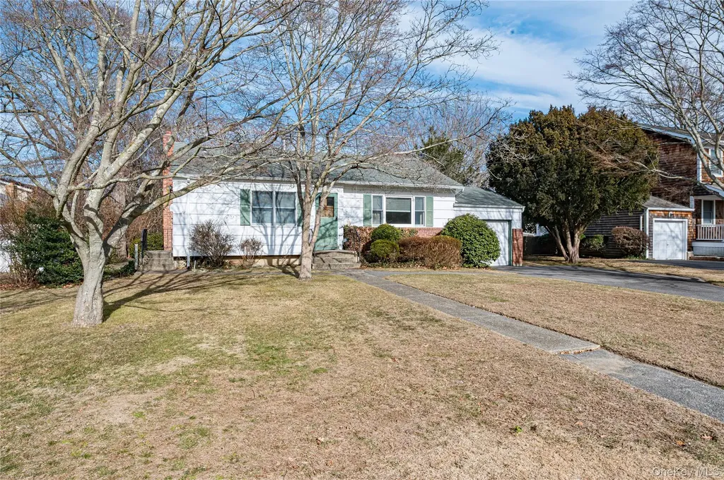 67 Edgewood Road West Islip NY 11795
