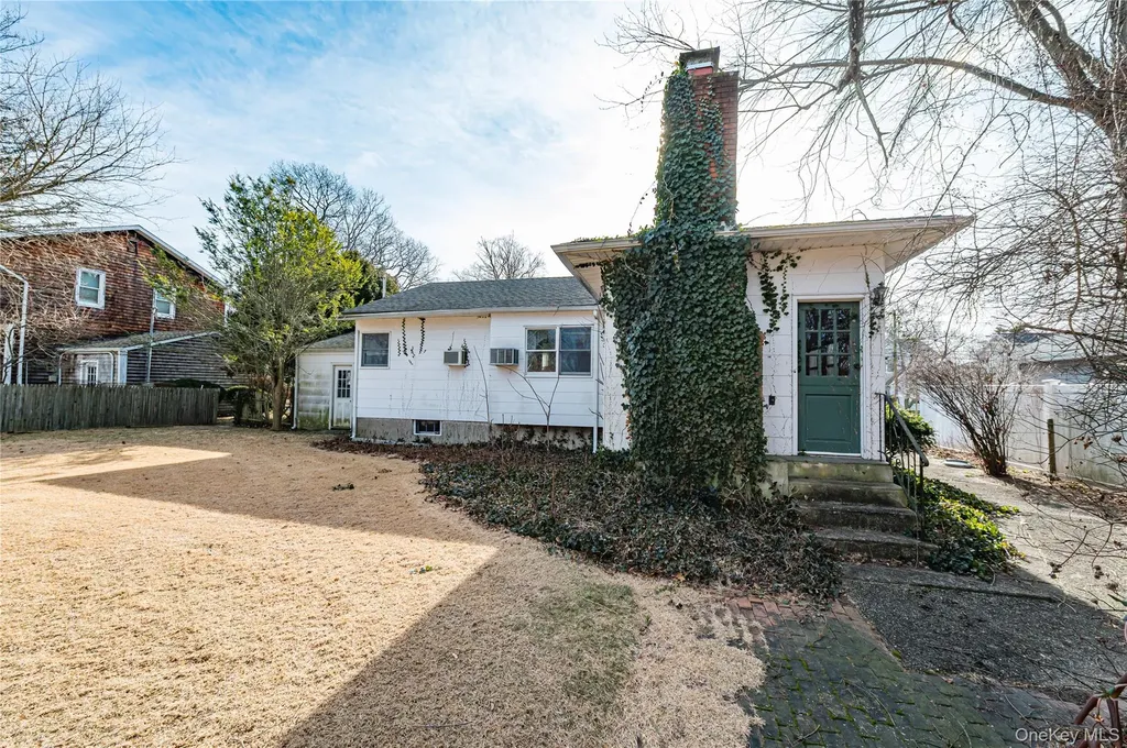 67 Edgewood Road West Islip NY 11795