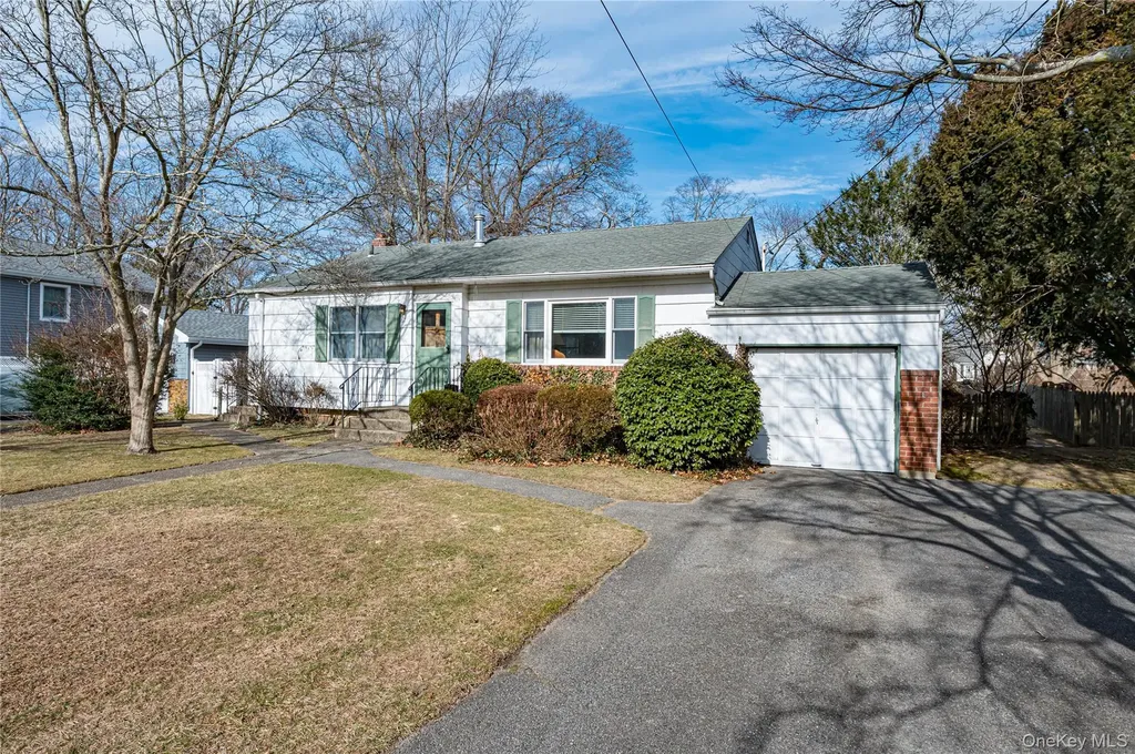 67 Edgewood Road West Islip NY 11795