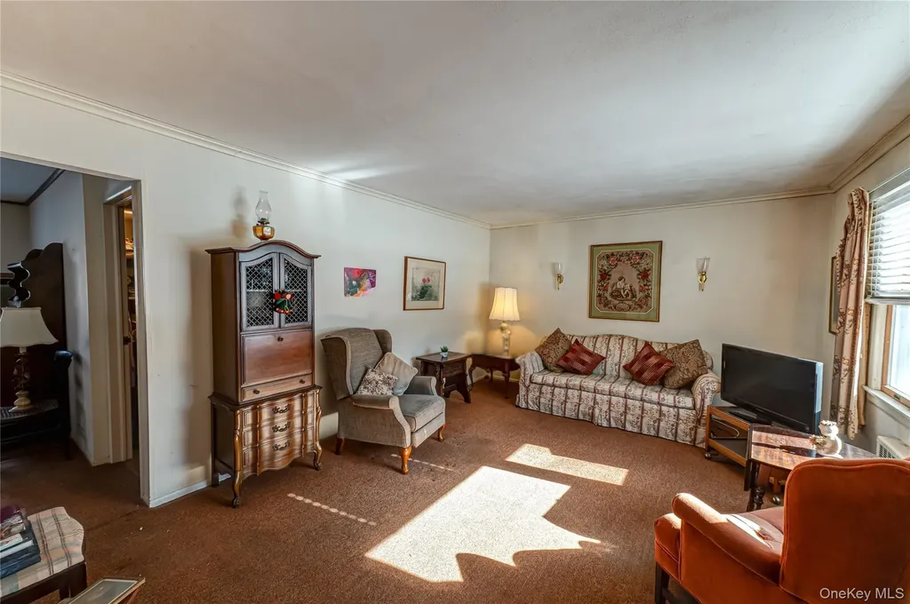 67 Edgewood Road West Islip NY 11795