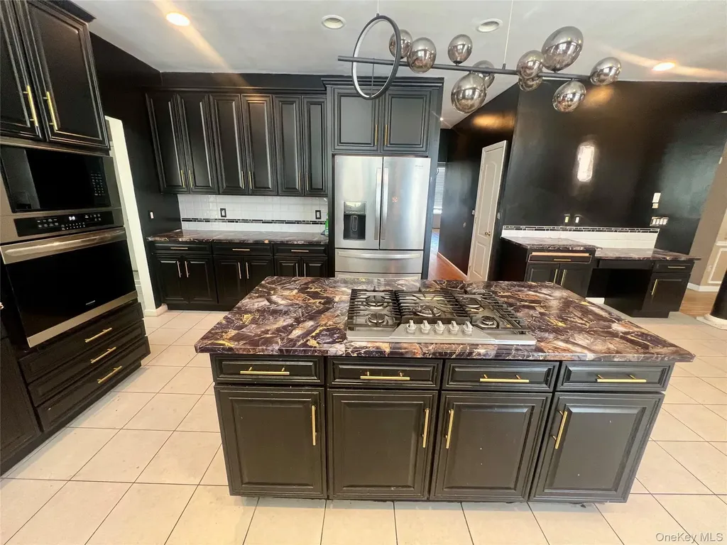 39 Independence Way Miller Place NY 11764
