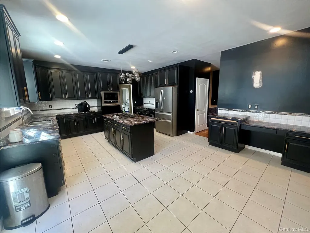 39 Independence Way Miller Place NY 11764