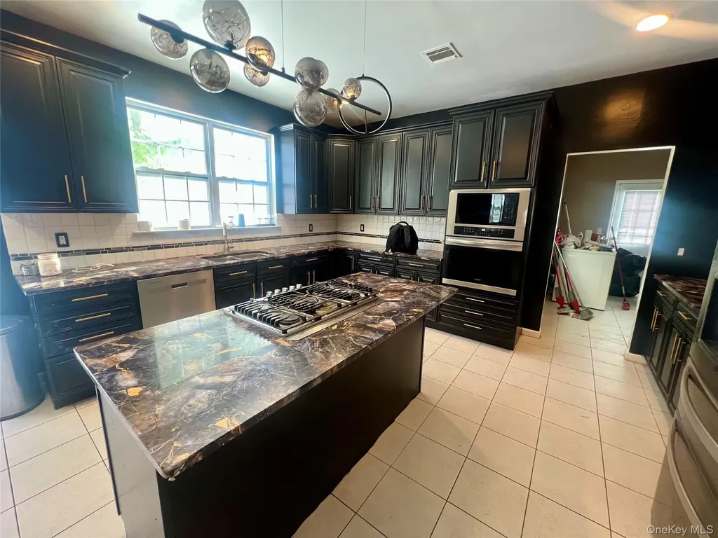 39 Independence Way Miller Place NY 11764