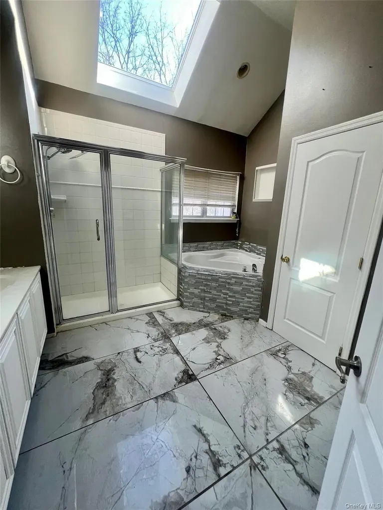 39 Independence Way Miller Place NY 11764