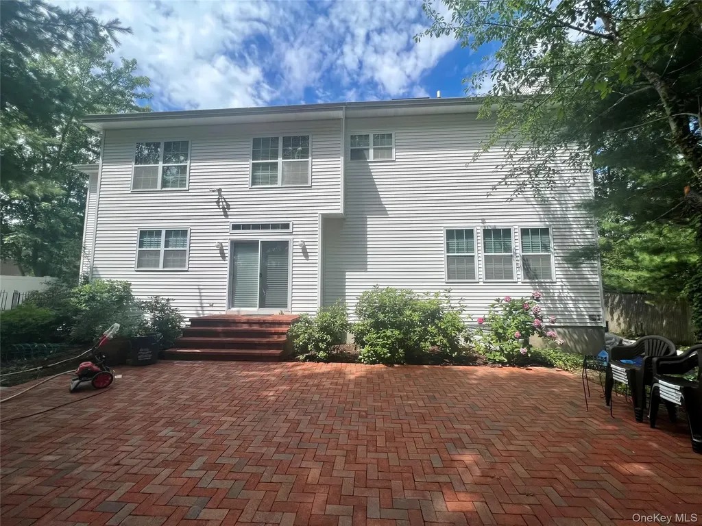 39 Independence Way Miller Place NY 11764