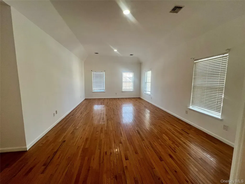 39 Independence Way Miller Place NY 11764