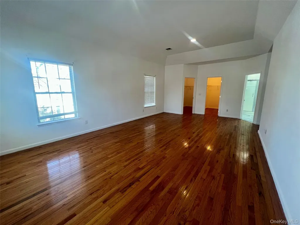 39 Independence Way Miller Place NY 11764