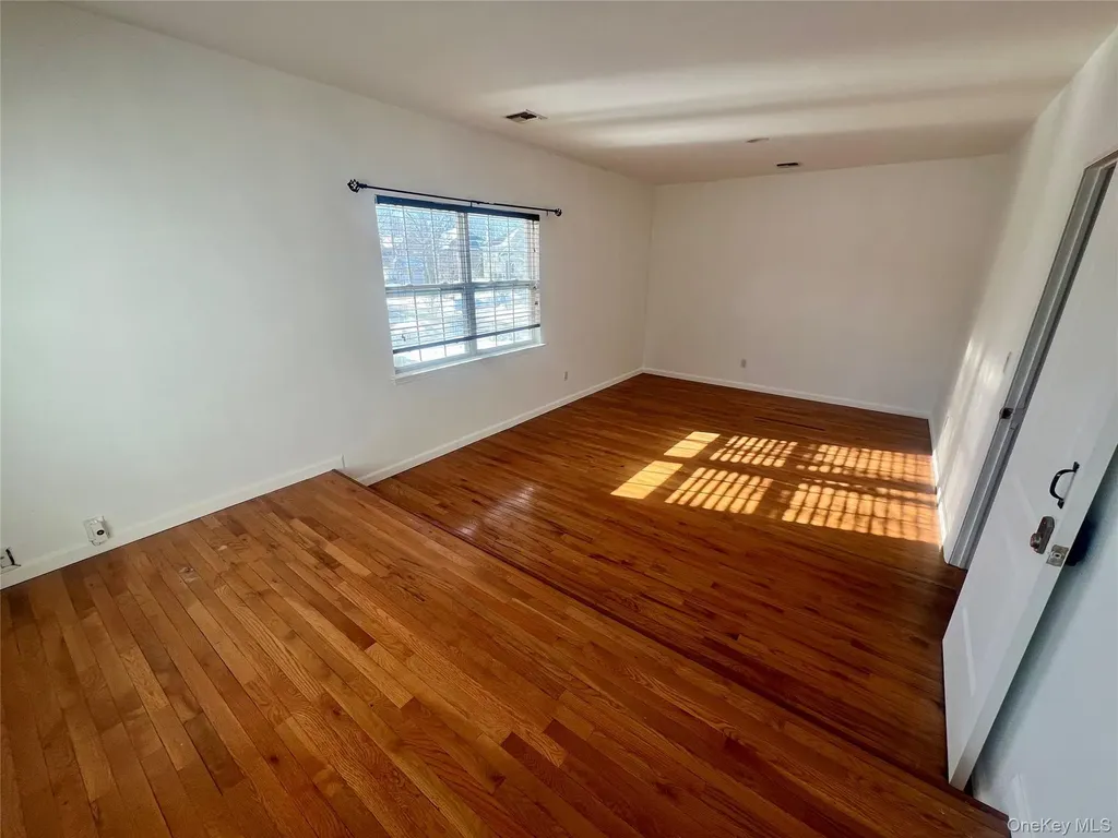 39 Independence Way Miller Place NY 11764