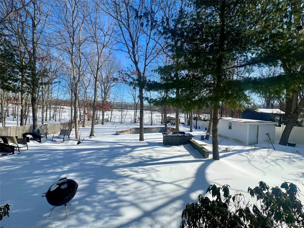 39 Independence Way Miller Place NY 11764