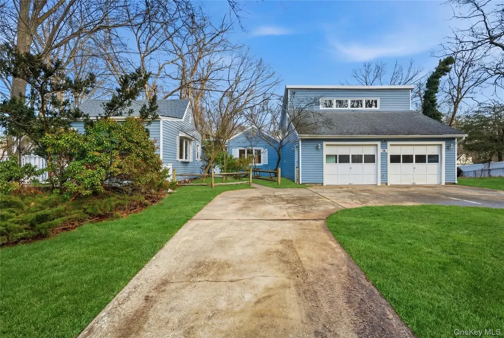 15 Corchaug Trail Ridge NY 11961