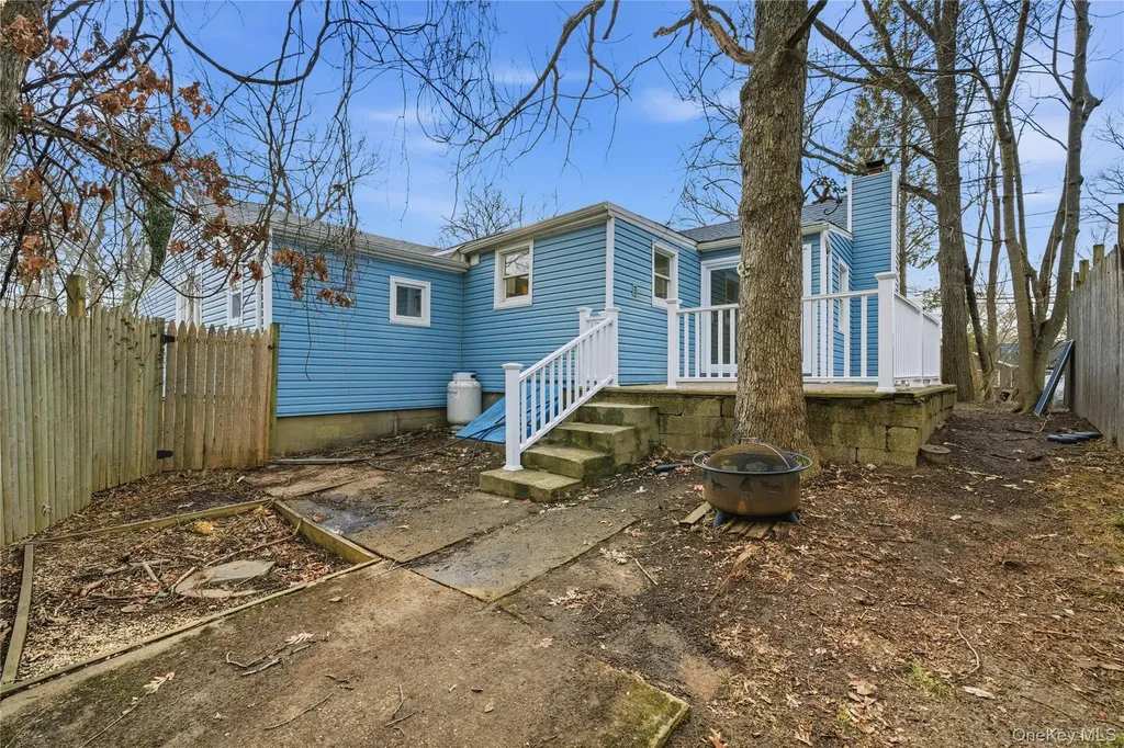 15 Corchaug Trail Ridge NY 11961