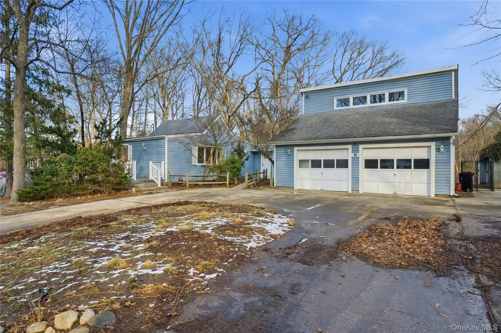 15 Corchaug Trail Ridge NY 11961