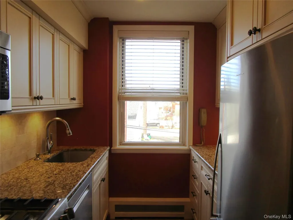 40 Daley Place Lynbrook NY 11563