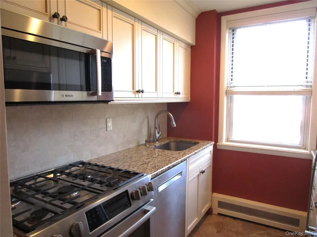 40 Daley Place Lynbrook NY 11563