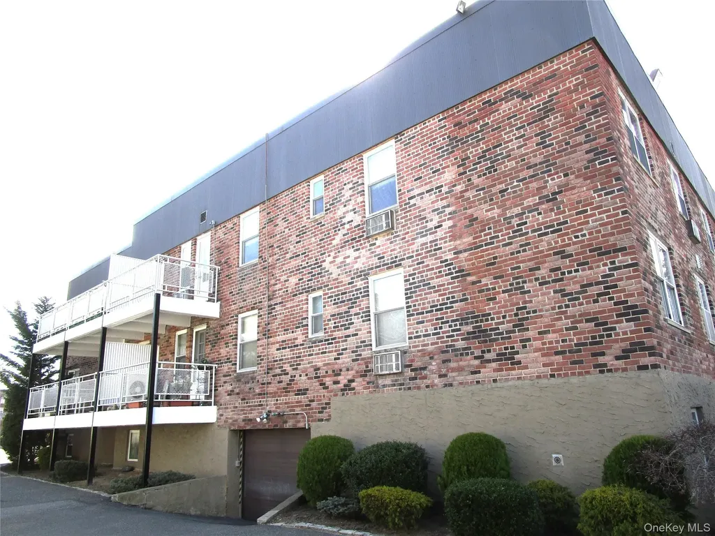 40 Daley Place Lynbrook NY 11563