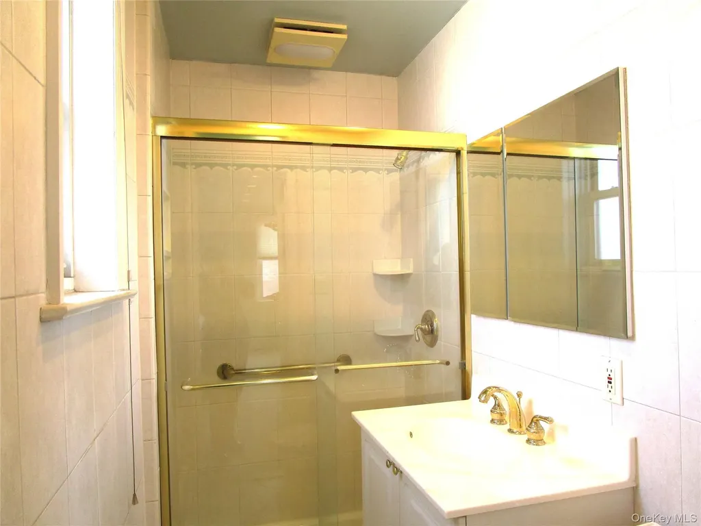 40 Daley Place Lynbrook NY 11563