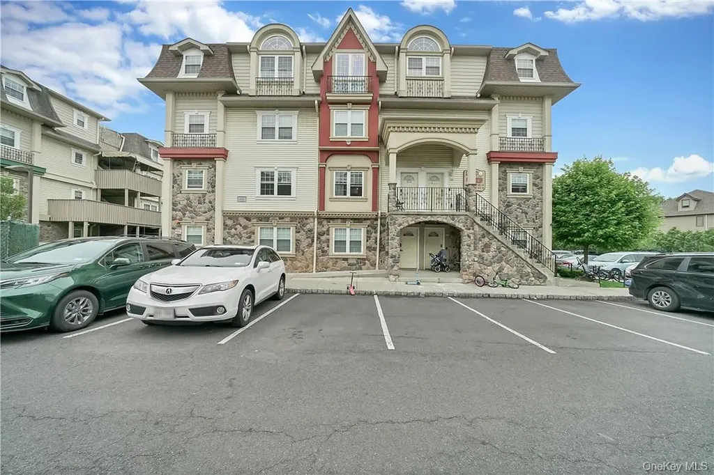 8 Elm Street Spring Valley NY 10977