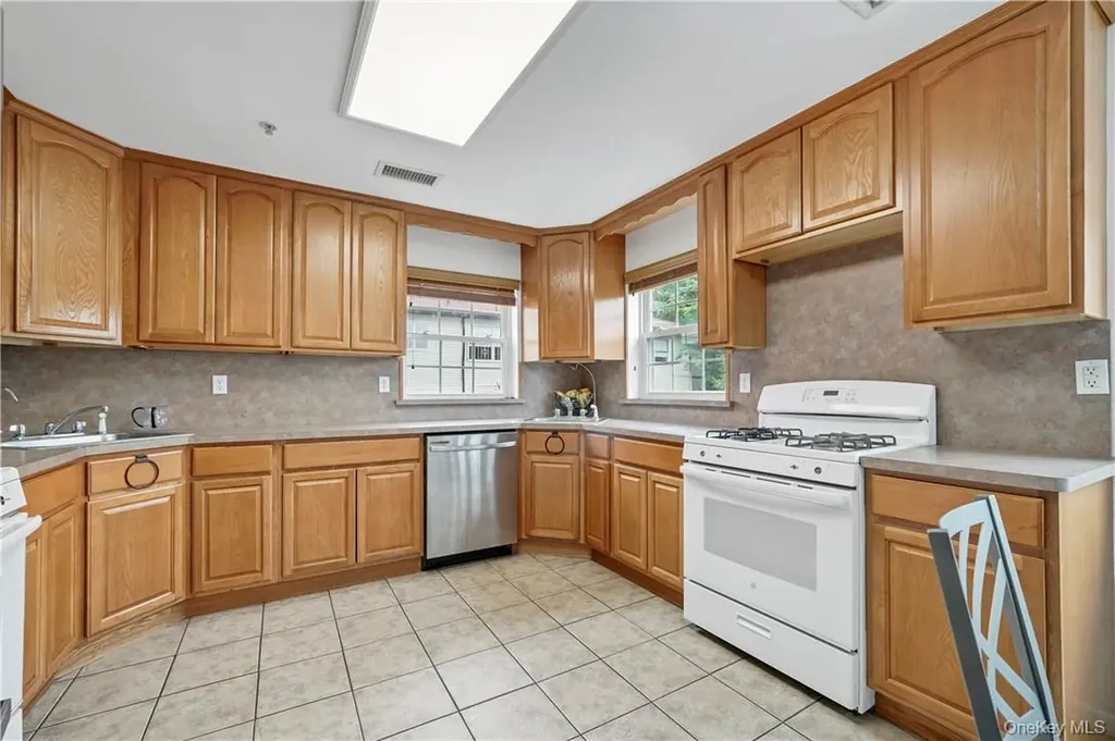 8 Elm Street Spring Valley NY 10977