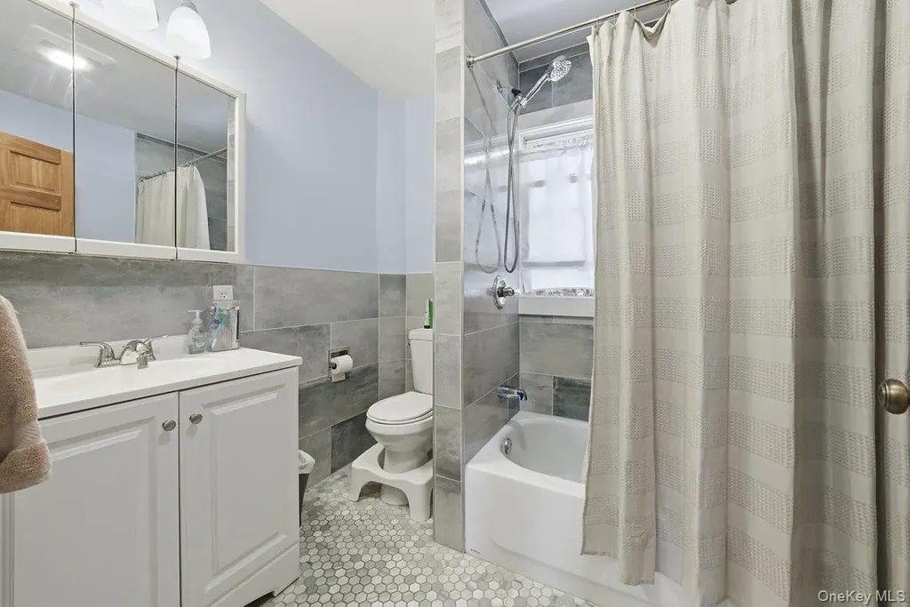 96 Gordon Street Yonkers NY 10701