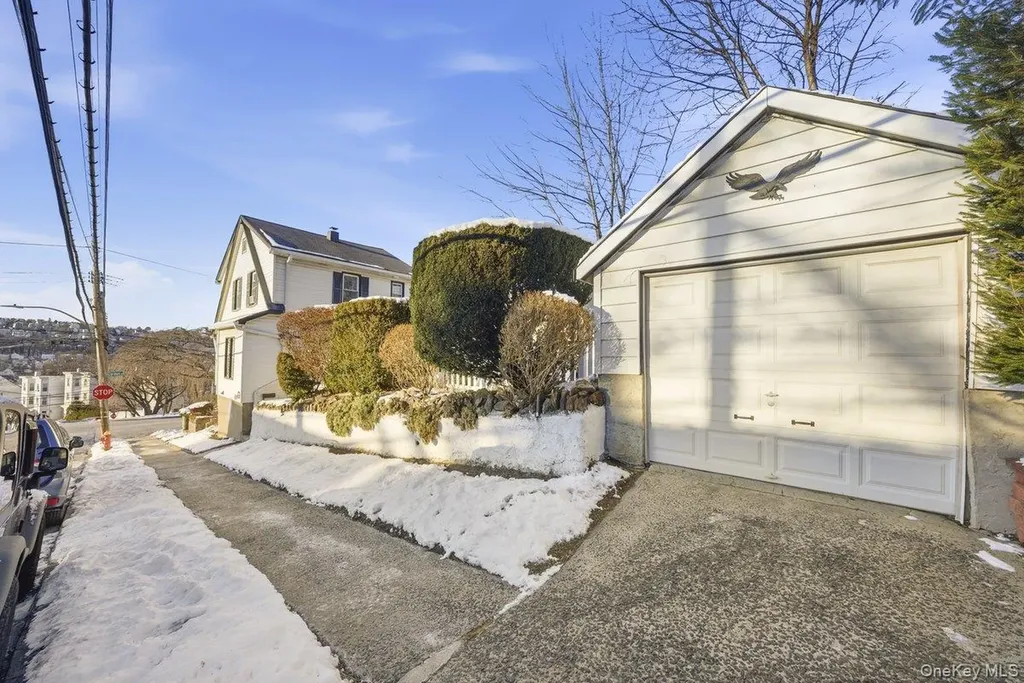 96 Gordon Street Yonkers NY 10701