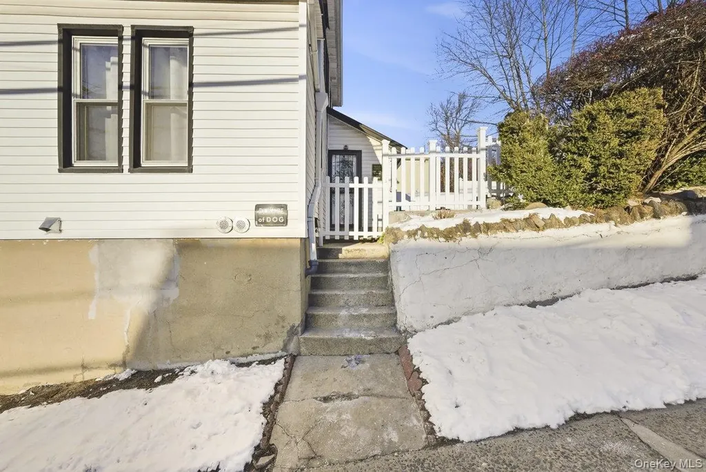 96 Gordon Street Yonkers NY 10701