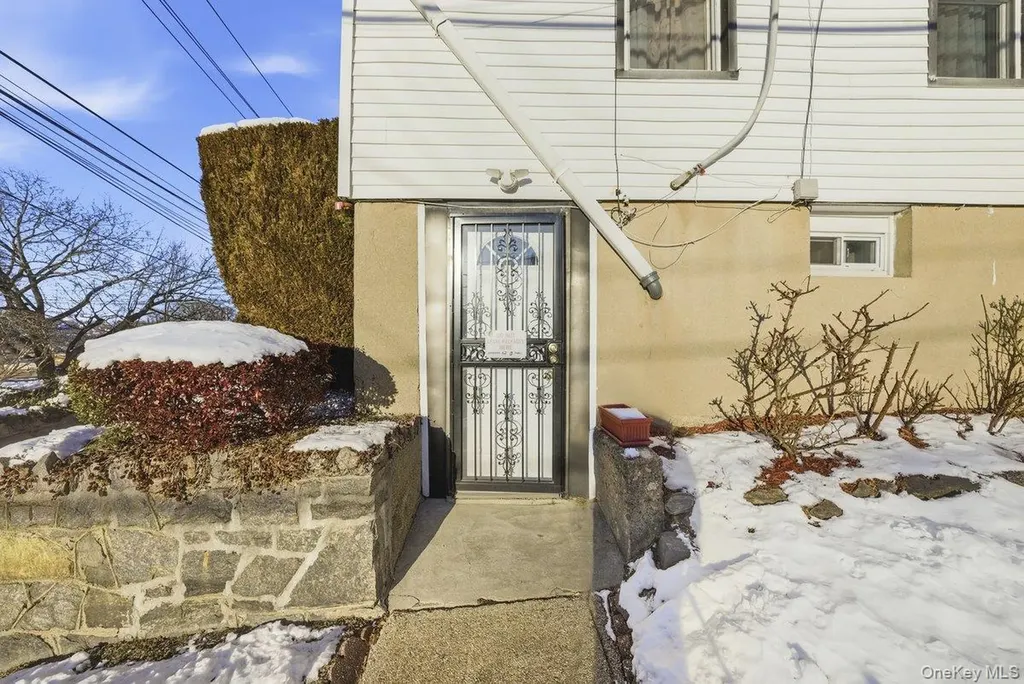 96 Gordon Street Yonkers NY 10701