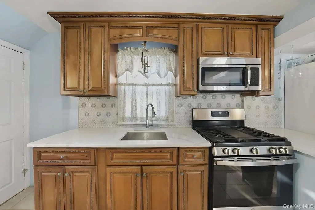 96 Gordon Street Yonkers NY 10701