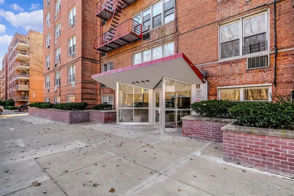 6535 Broadway Bronx NY 10471