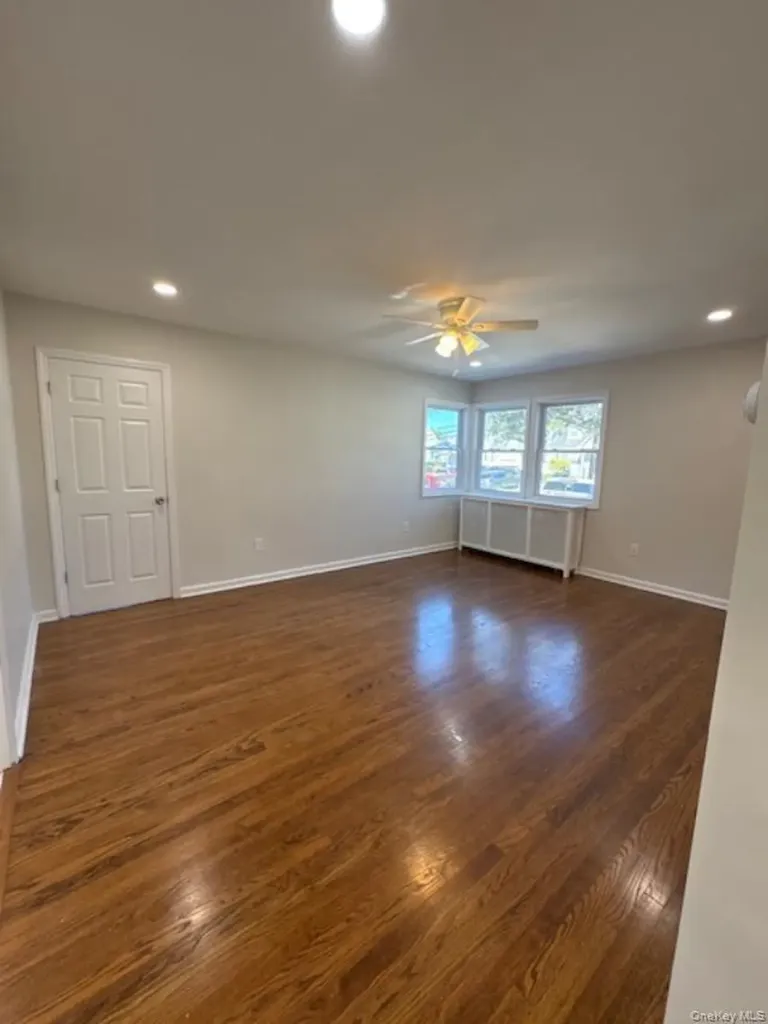 29 Avon Road Hewlett NY 11557
