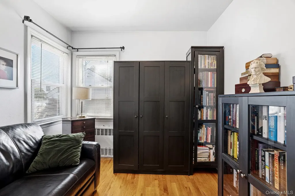 64 W Fenimore Street Valley Stream NY 11580