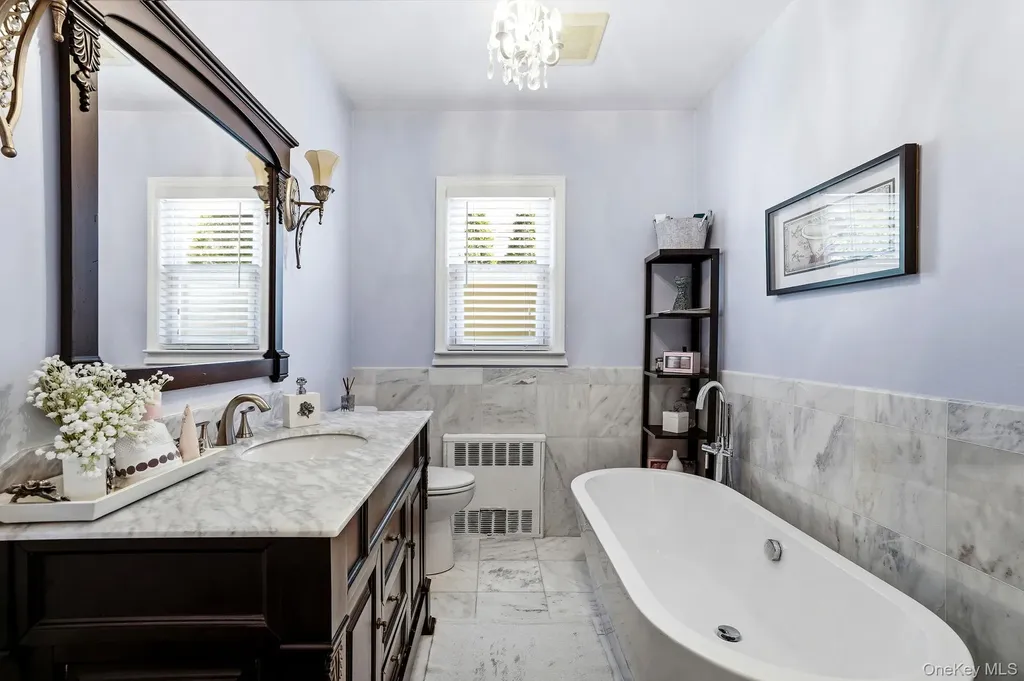 64 W Fenimore Street Valley Stream NY 11580
