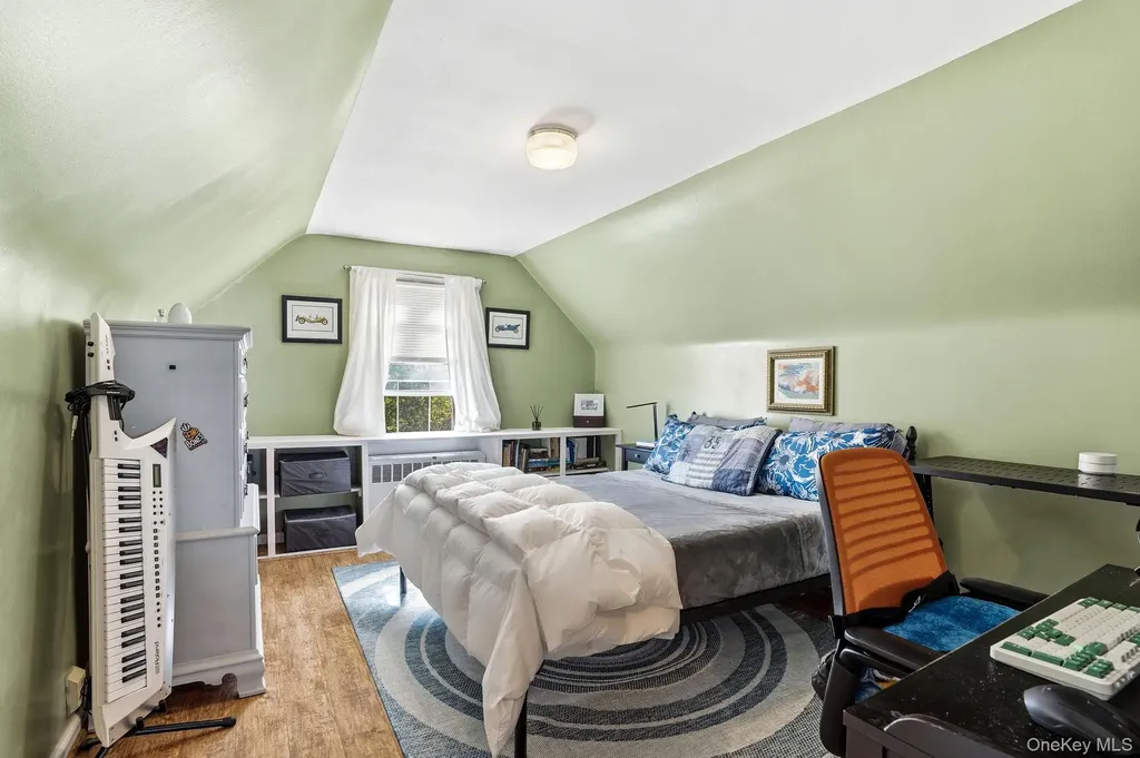 64 W Fenimore Street Valley Stream NY 11580