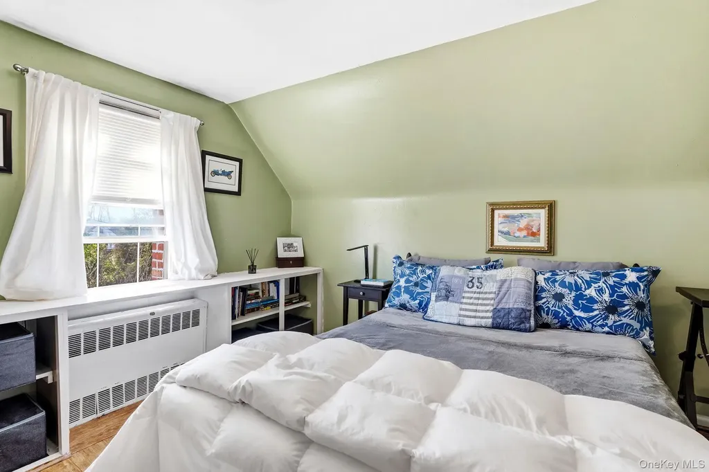 64 W Fenimore Street Valley Stream NY 11580