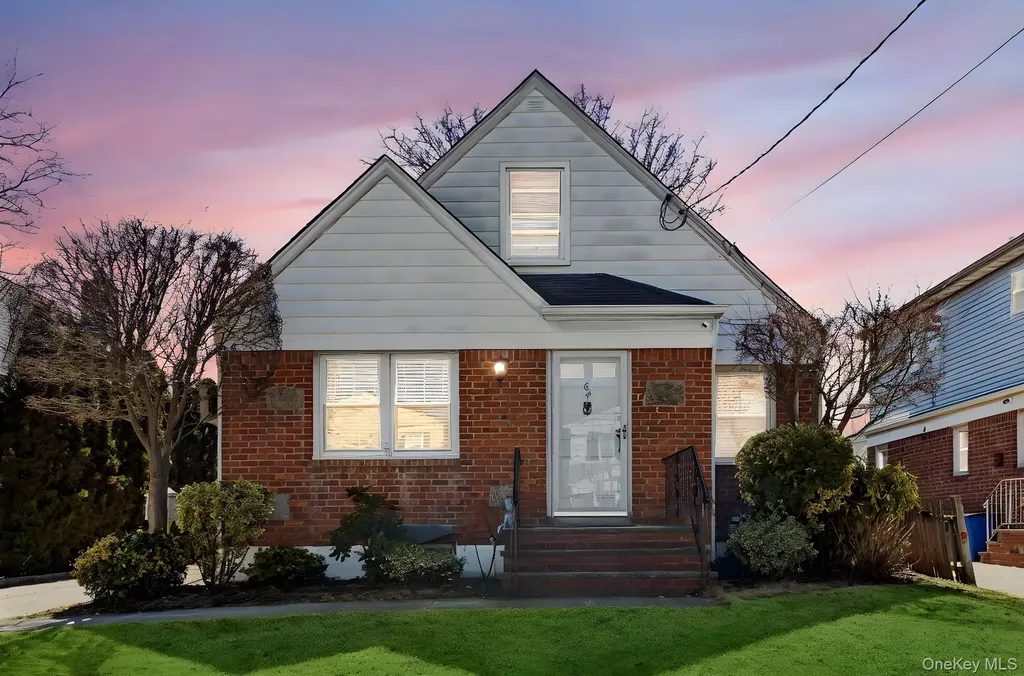 64 W Fenimore Street Valley Stream NY 11580