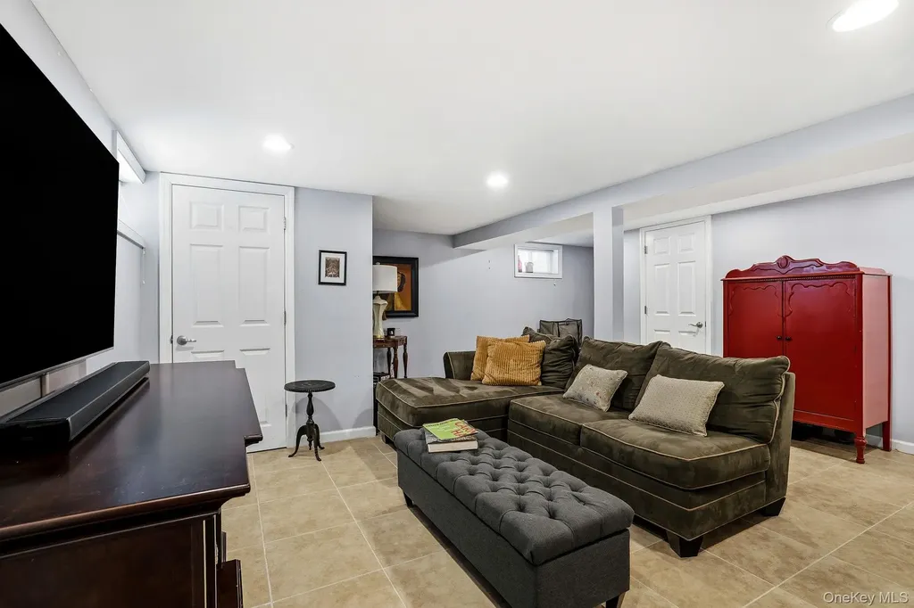 64 W Fenimore Street Valley Stream NY 11580