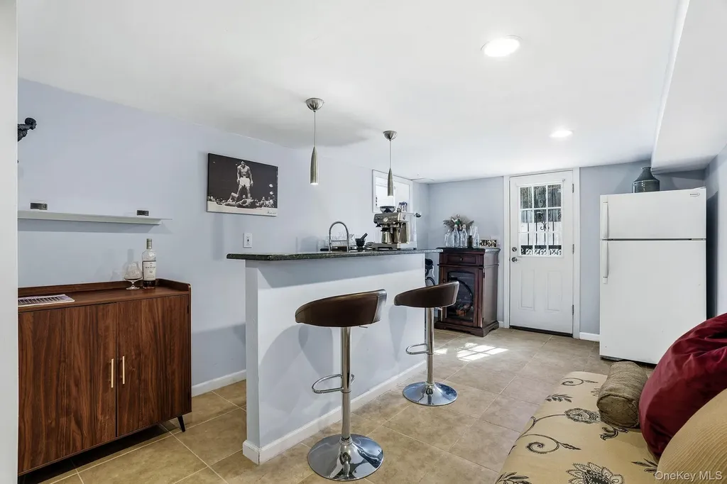 64 W Fenimore Street Valley Stream NY 11580