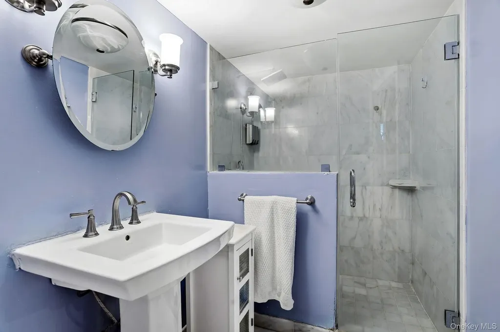 64 W Fenimore Street Valley Stream NY 11580