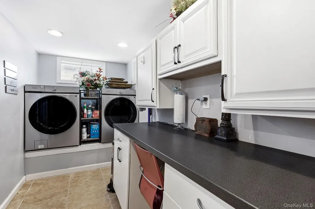 64 W Fenimore Street Valley Stream NY 11580