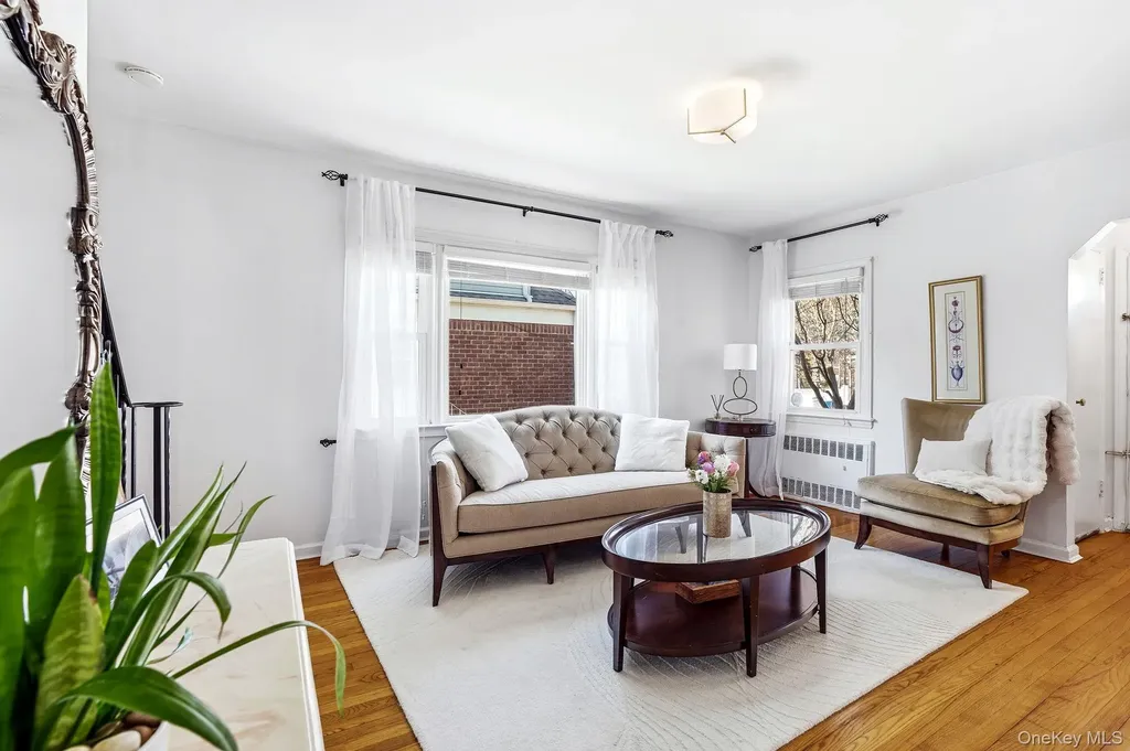 64 W Fenimore Street Valley Stream NY 11580