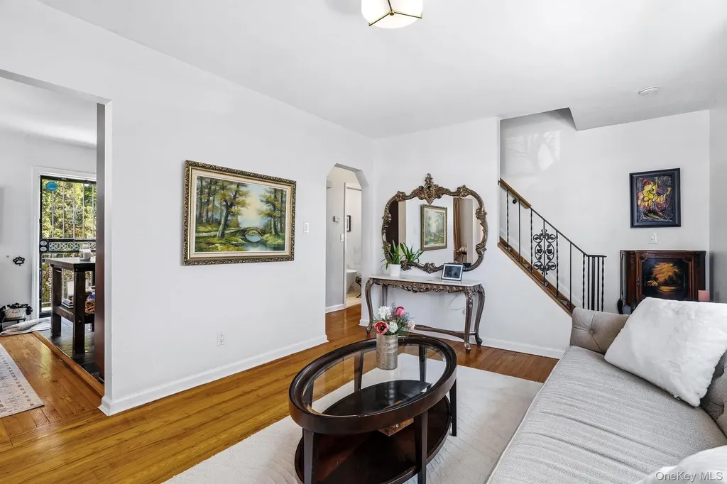 64 W Fenimore Street Valley Stream NY 11580