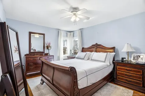64 W Fenimore Street Valley Stream NY 11580