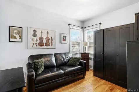 64 W Fenimore Street Valley Stream NY 11580