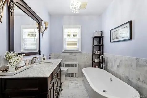 64 W Fenimore Street Valley Stream NY 11580