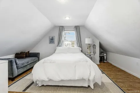 64 W Fenimore Street Valley Stream NY 11580