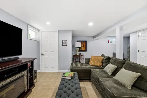 64 W Fenimore Street Valley Stream NY 11580