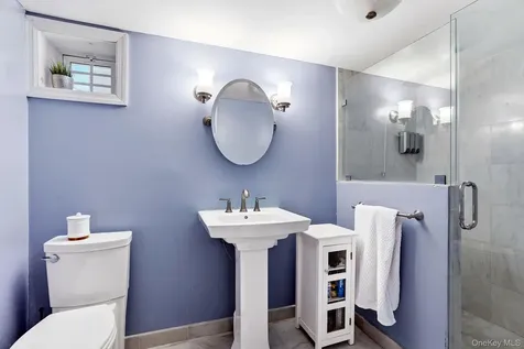 64 W Fenimore Street Valley Stream NY 11580